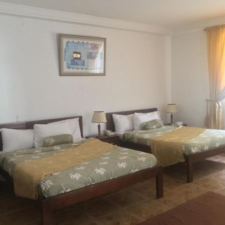 Embassy Suites Hotel Monrovia Dış mekan fotoğraf