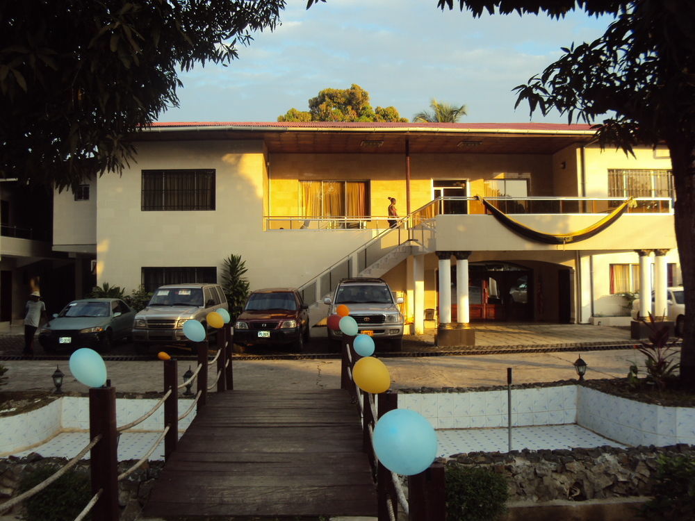 Embassy Suites Hotel Monrovia Dış mekan fotoğraf