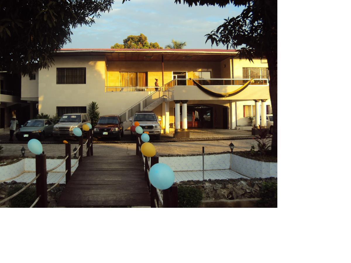 Embassy Suites Hotel Monrovia Dış mekan fotoğraf