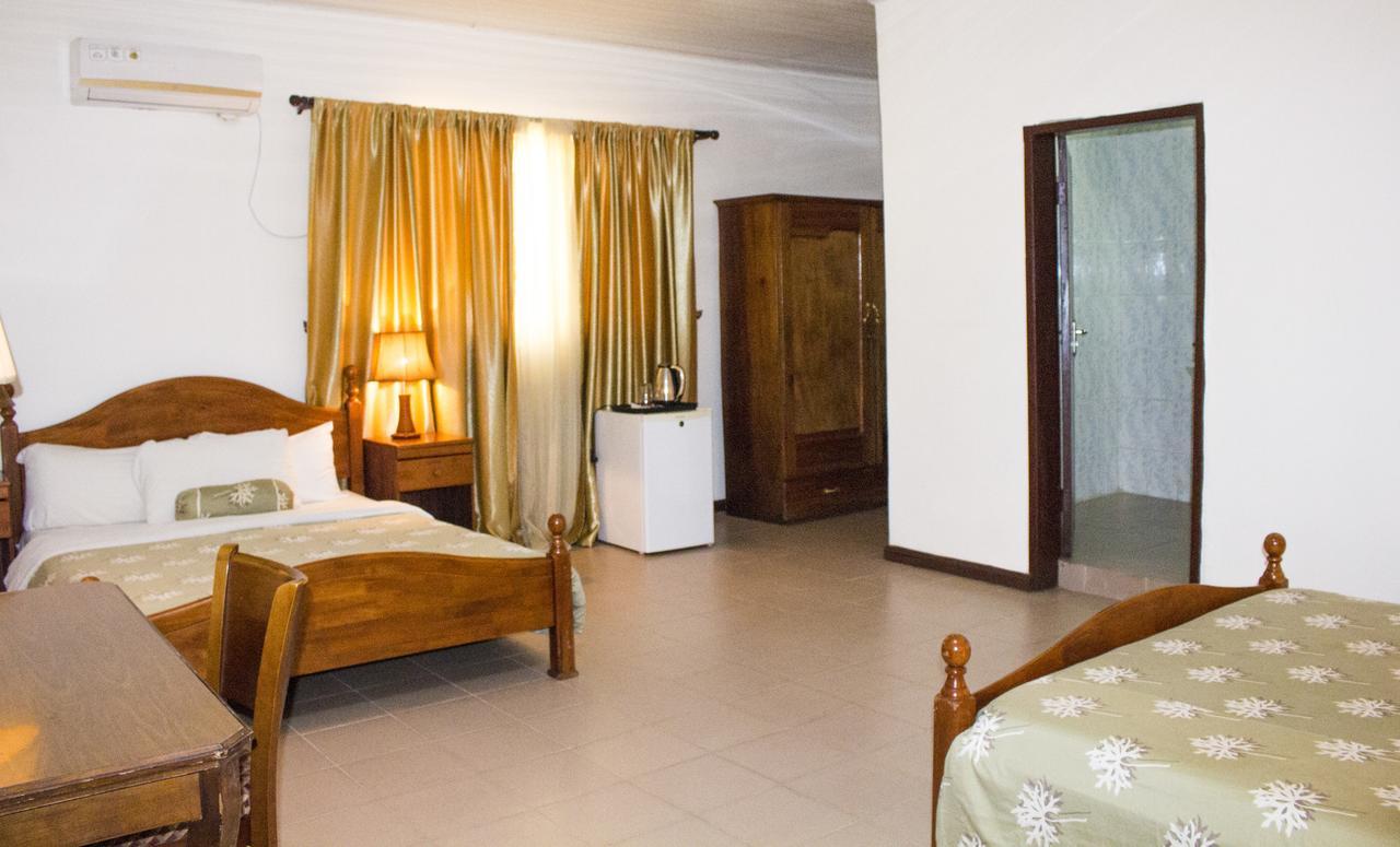 Embassy Suites Hotel Monrovia Dış mekan fotoğraf