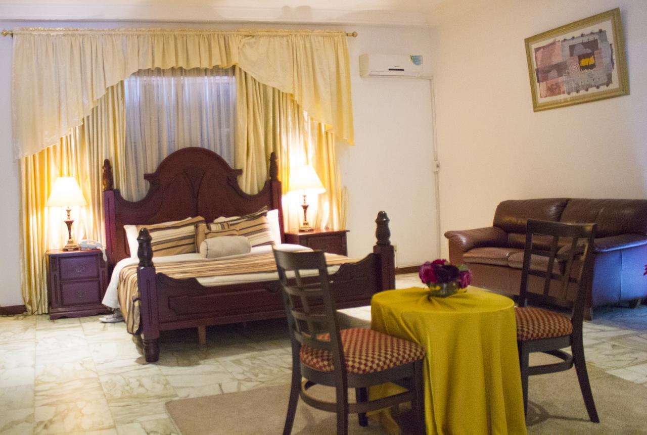 Embassy Suites Hotel Monrovia Dış mekan fotoğraf