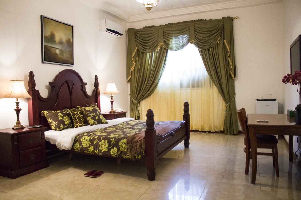 Embassy Suites Hotel Monrovia Dış mekan fotoğraf