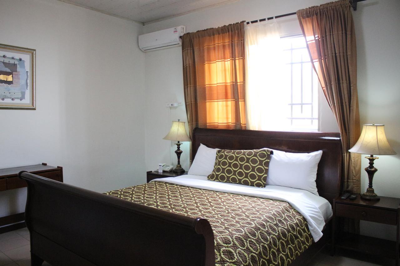 Embassy Suites Hotel Monrovia Dış mekan fotoğraf