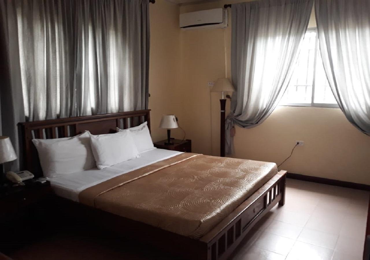 Embassy Suites Hotel Monrovia Dış mekan fotoğraf
