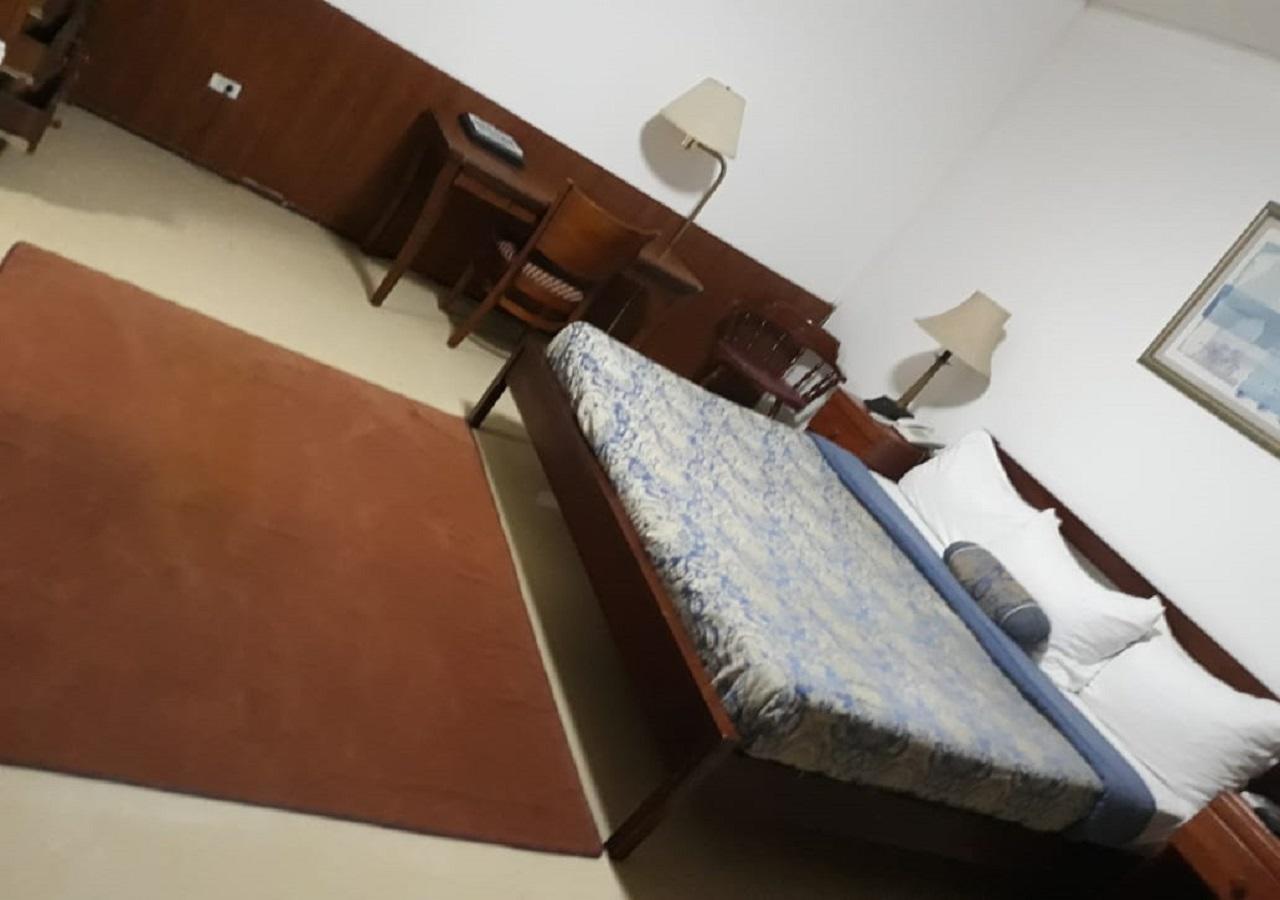 Embassy Suites Hotel Monrovia Dış mekan fotoğraf