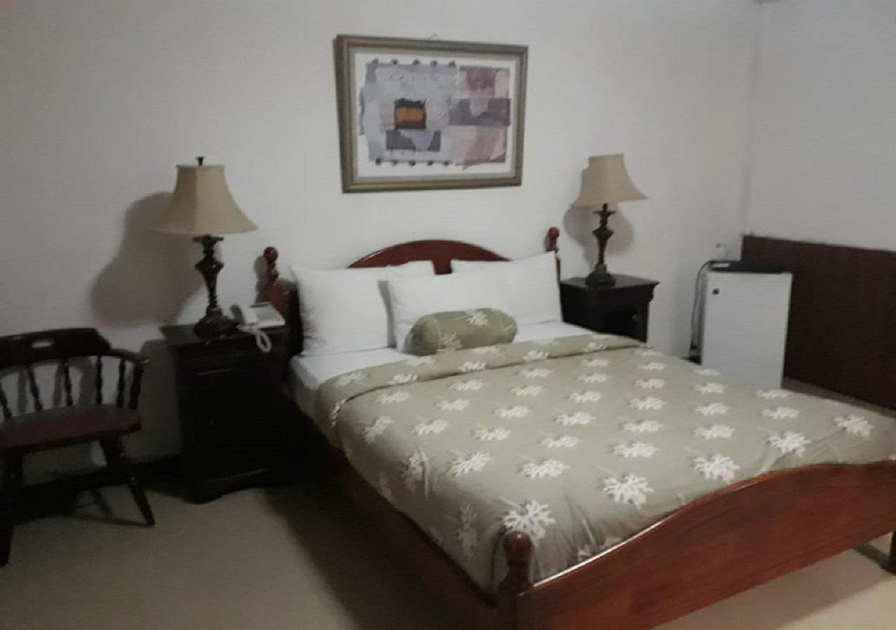 Embassy Suites Hotel Monrovia Dış mekan fotoğraf