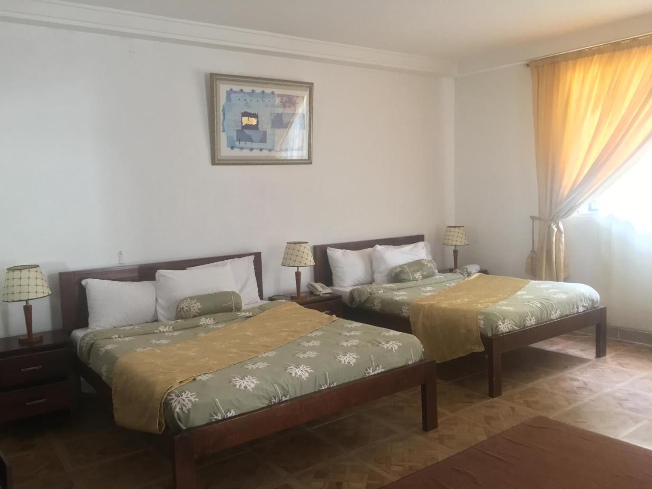 Embassy Suites Hotel Monrovia Dış mekan fotoğraf